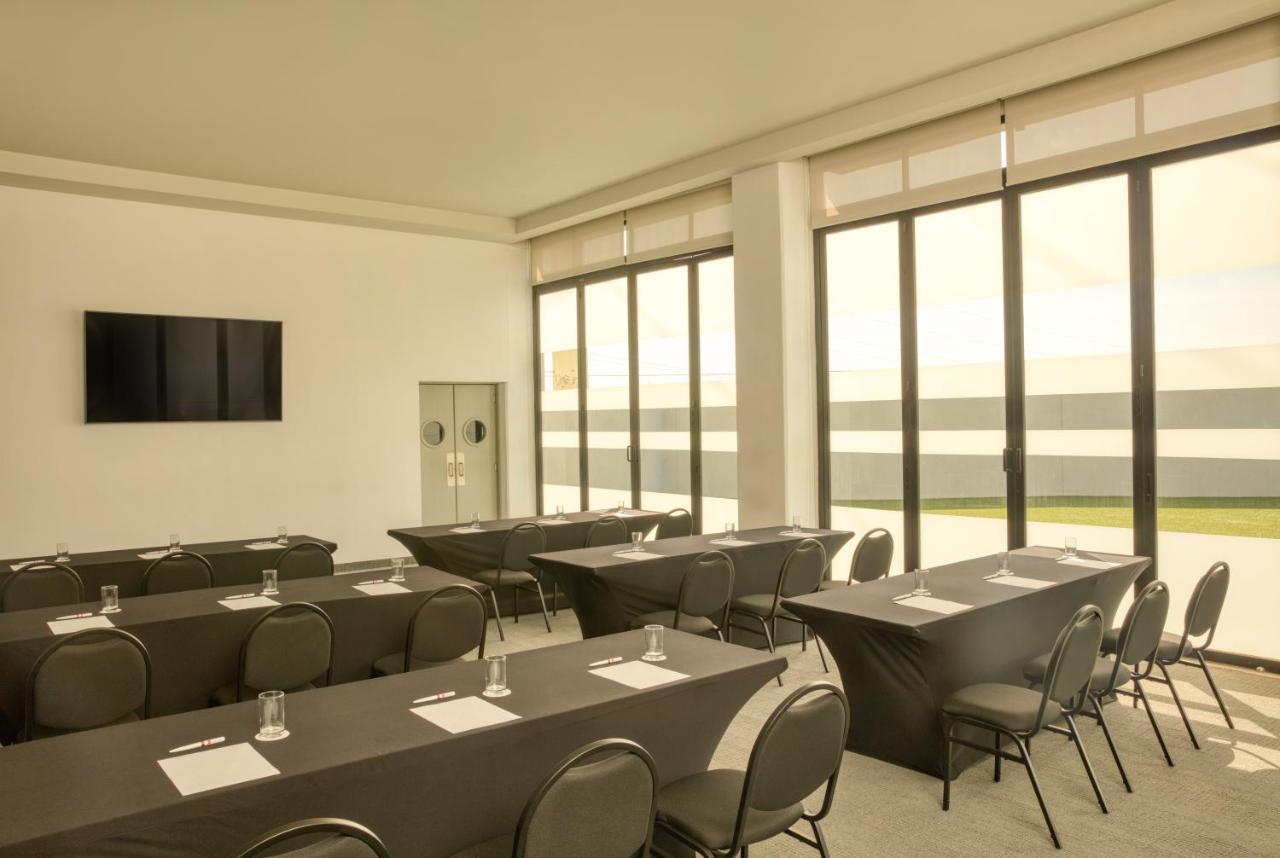 Fiesta Inn Guadalajara Aeropuerto Las Pintas Extérieur photo